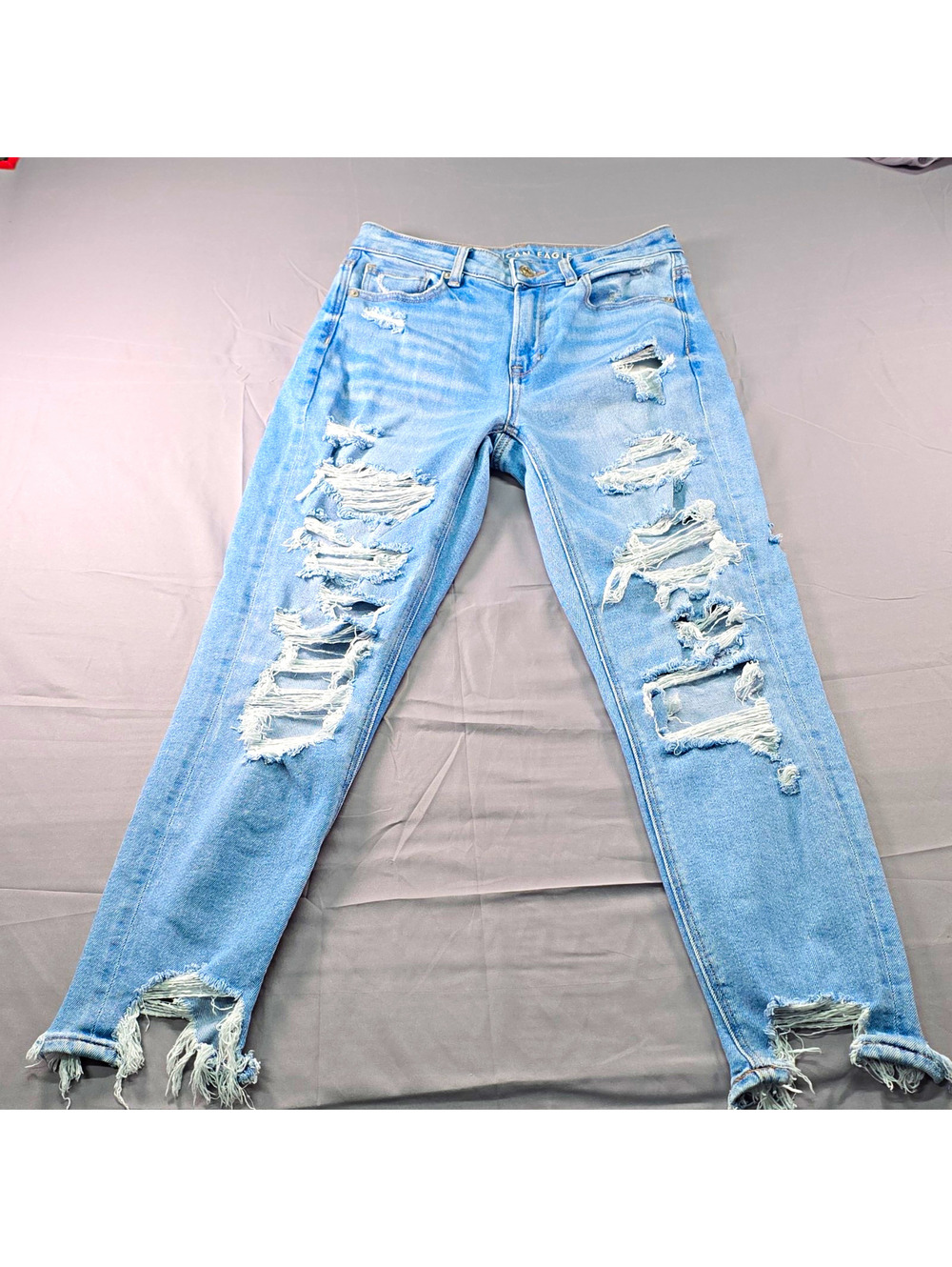 American Eagle Distressed Mom Jeans Light Wash size 4